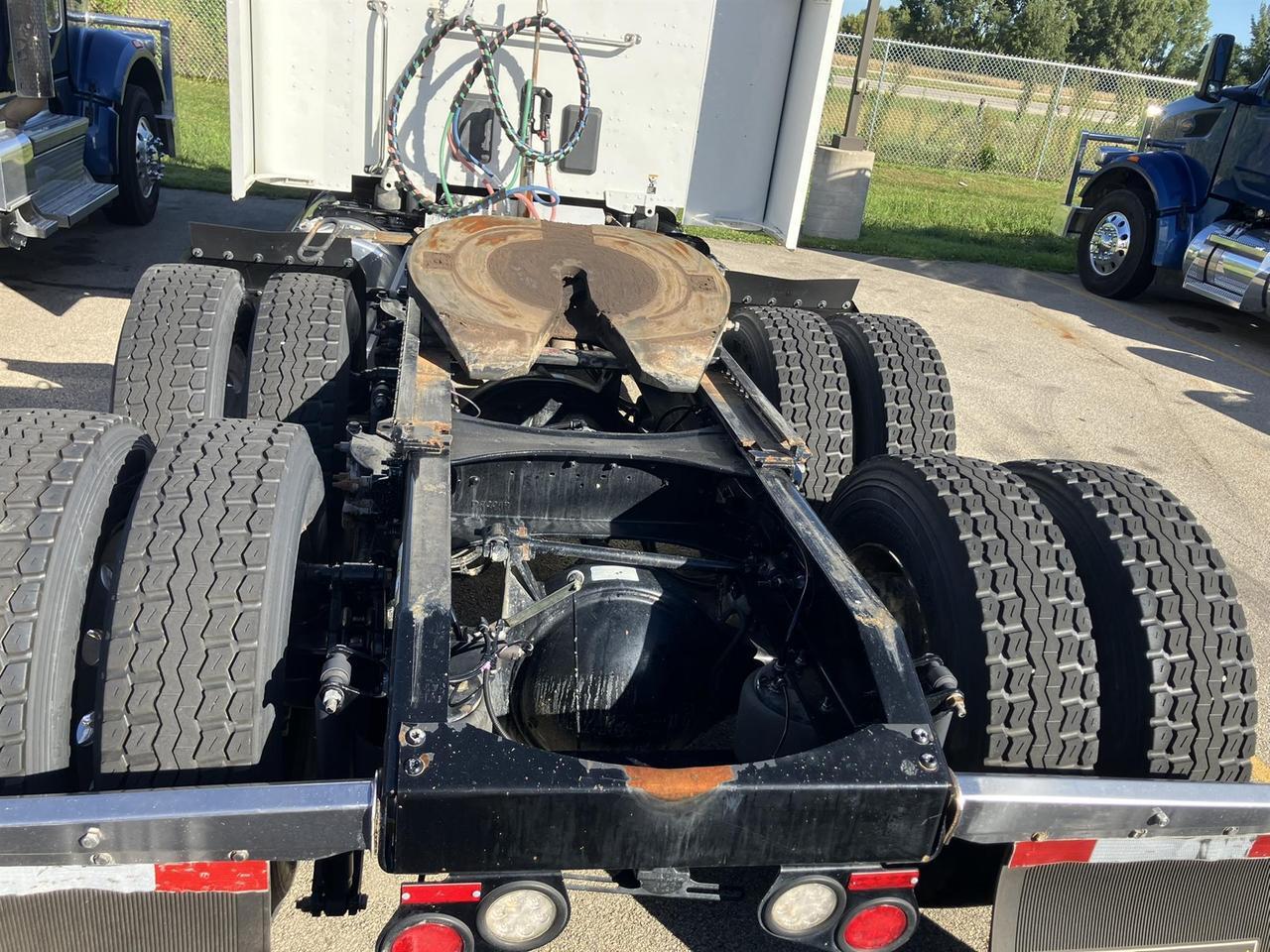 2022 Peterbilt 579 80" Mid Roof Rochester MN