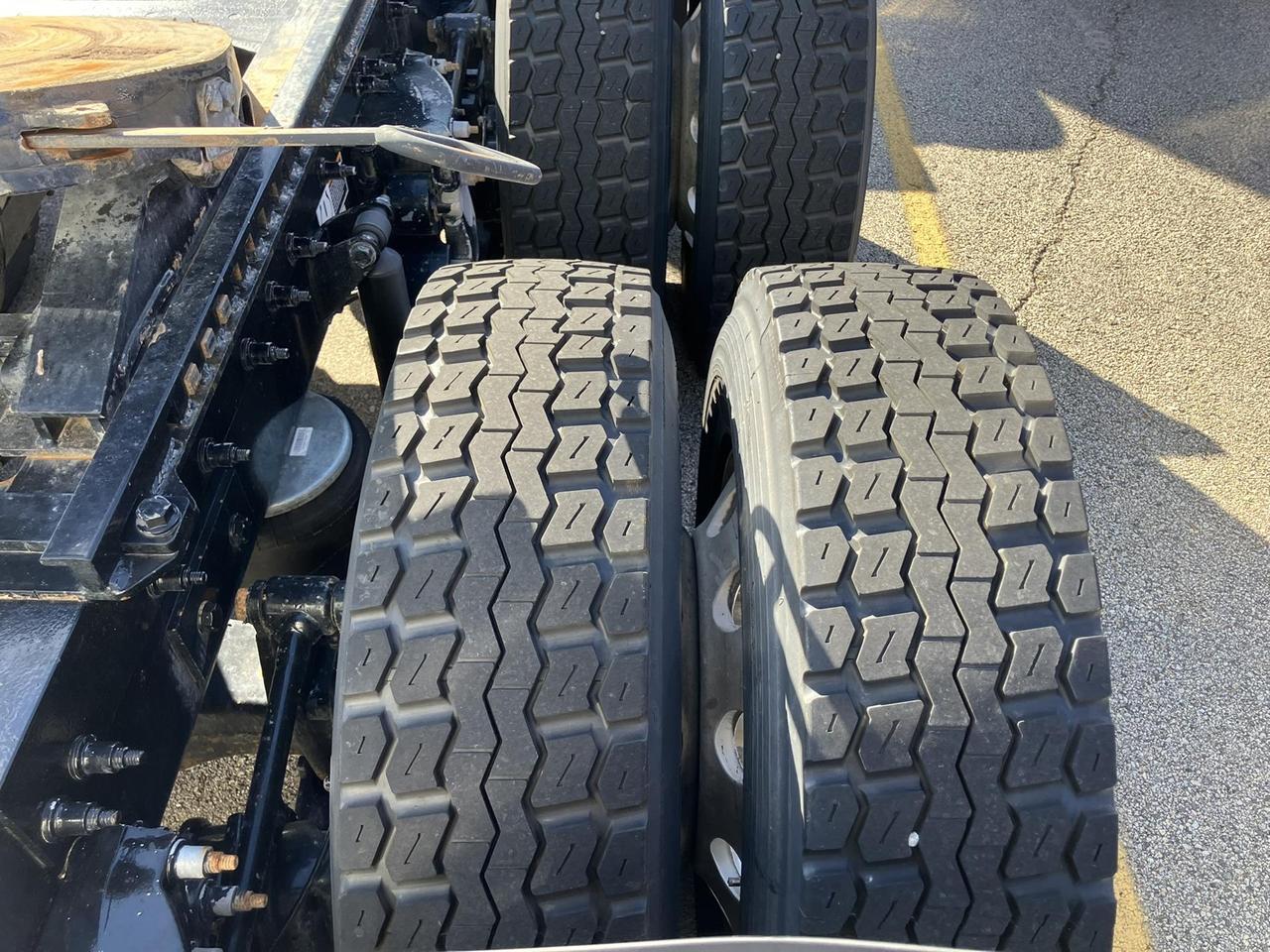 2022 Peterbilt 579 80" Mid Roof Rochester MN