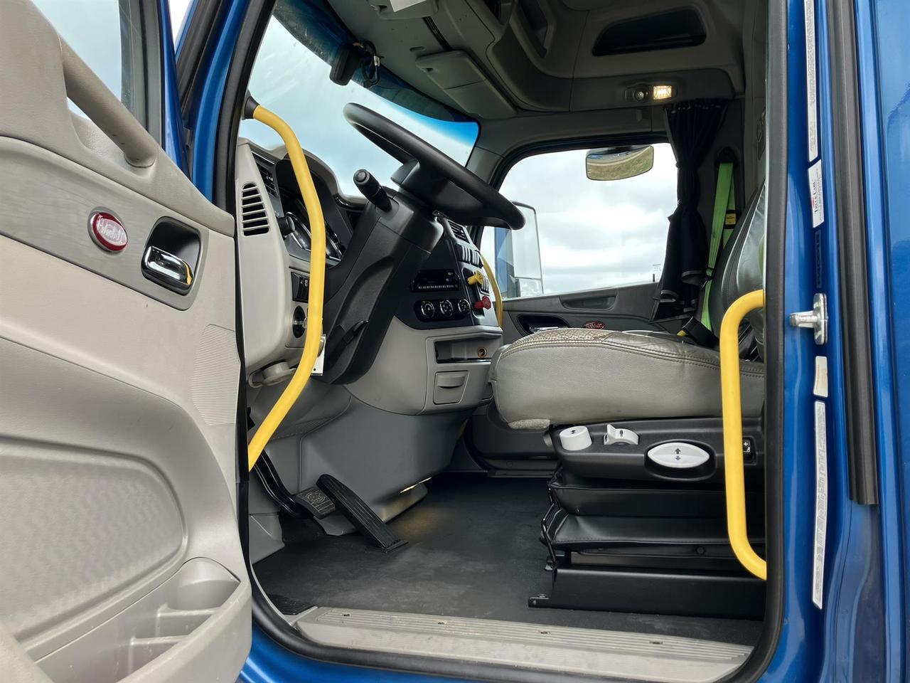 2022 Peterbilt 579 80&quot; Mid Roof Rochester MN