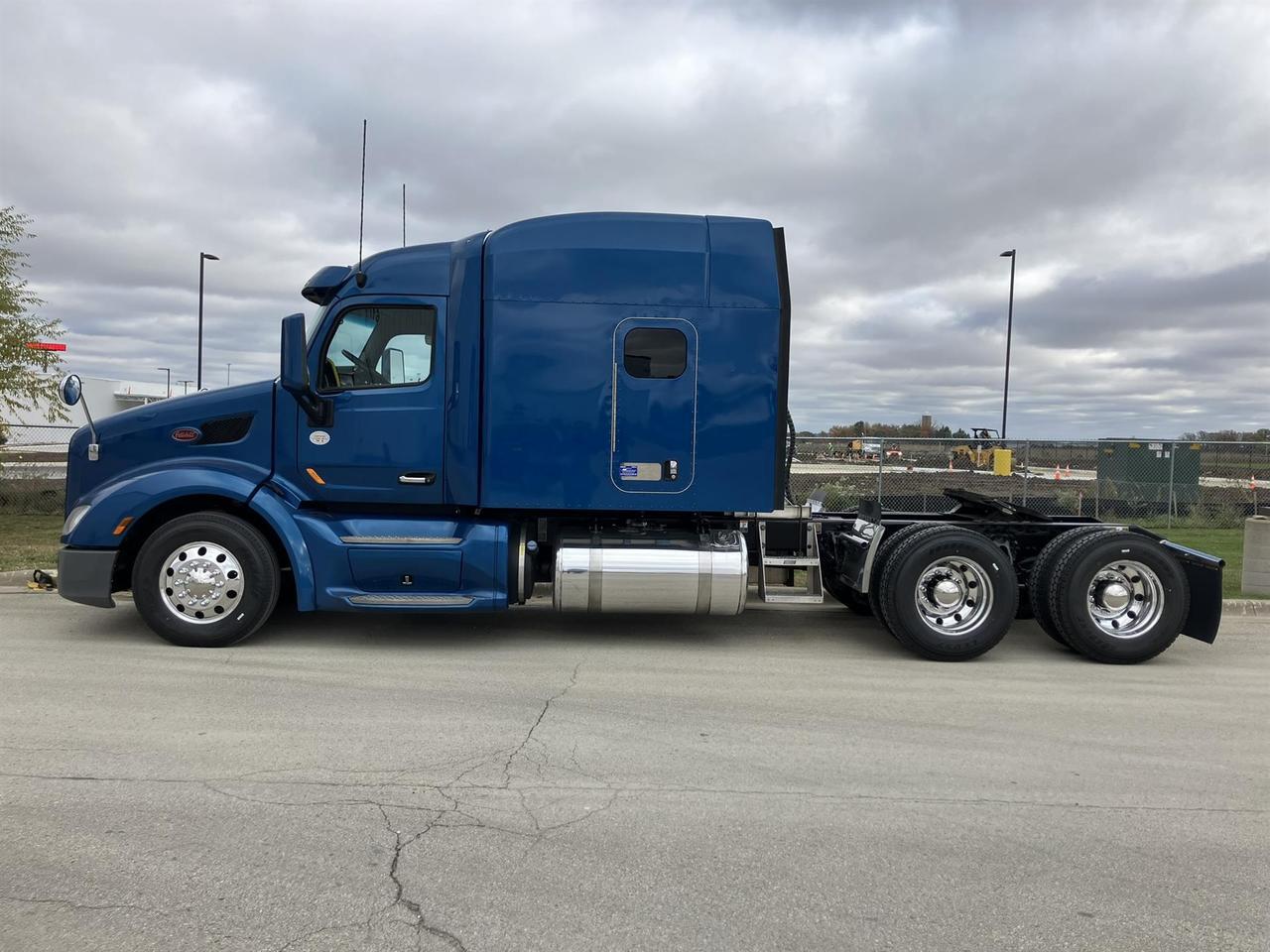 2022 Peterbilt 579 80&quot; Mid Roof Rochester MN