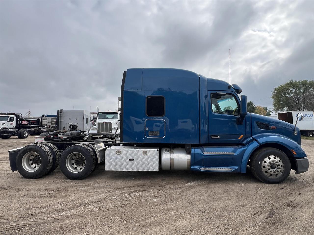 2022 Peterbilt 579 80&quot; Mid Roof Rochester MN