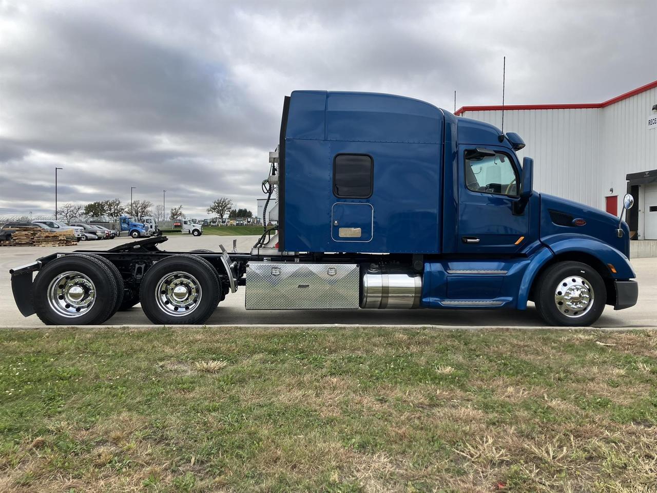 2022 Peterbilt 579 80&quot; Mid Roof Rochester MN
