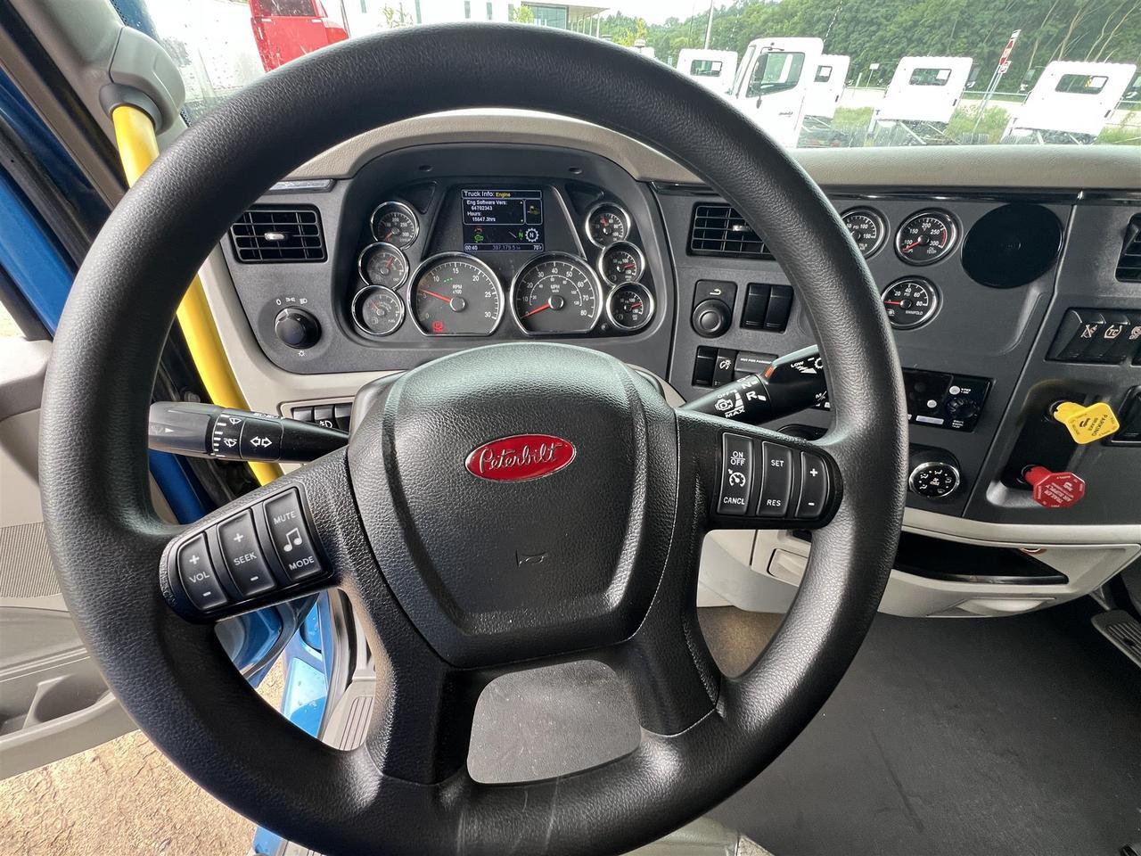 2022 Peterbilt 579 80&quot; Mid Roof Rochester MN