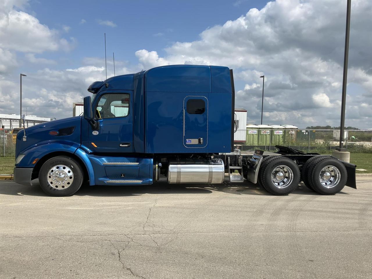 2022 Peterbilt 579 80&quot; Mid Roof Rochester MN