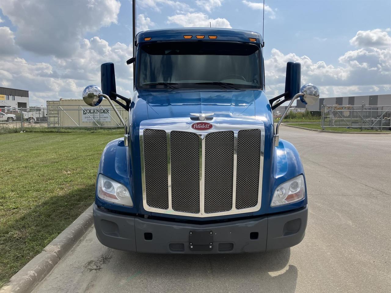 2022 Peterbilt 579 80&quot; Mid Roof Rochester MN