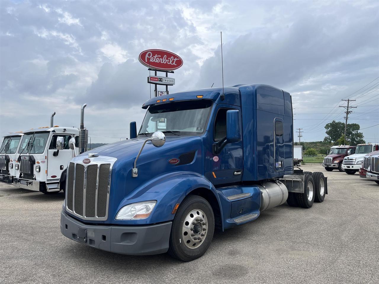 2022 Peterbilt 579 80&quot; Mid Roof Rochester MN