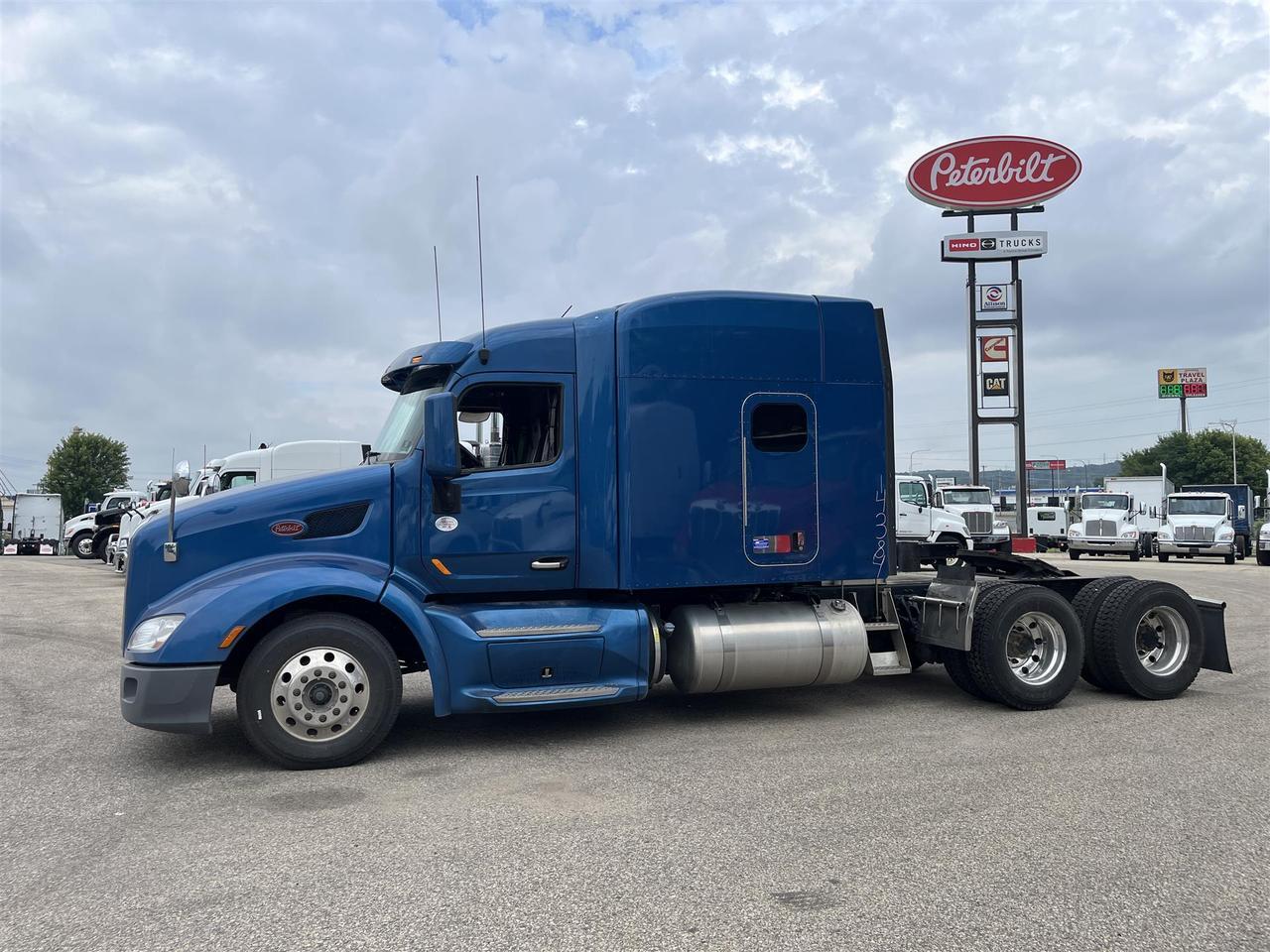 2022 Peterbilt 579 80&quot; Mid Roof Rochester MN