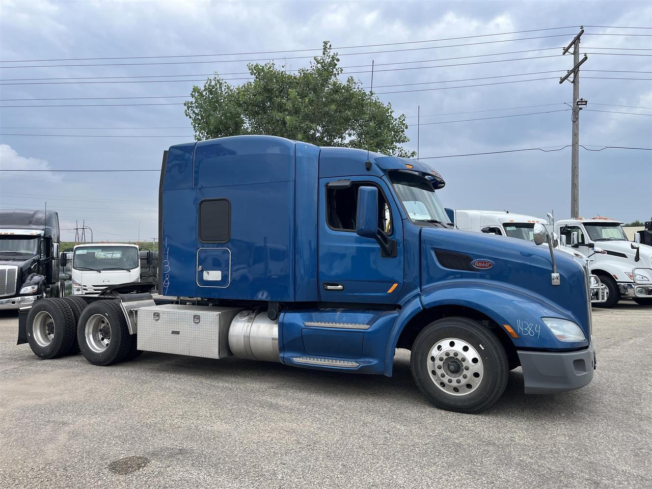 2022 Peterbilt 579 80&quot; Mid Roof Rochester MN