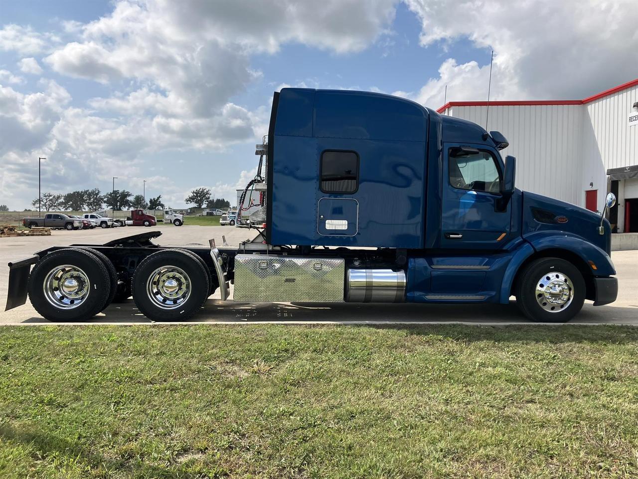 2022 Peterbilt 579 80&quot; Mid Roof Rochester MN