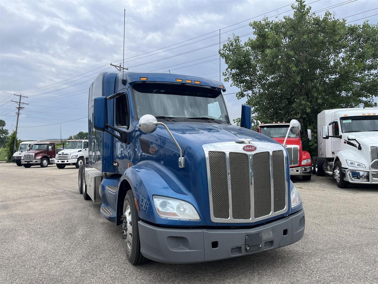 2022 Peterbilt 579 80&quot; Mid Roof Rochester MN