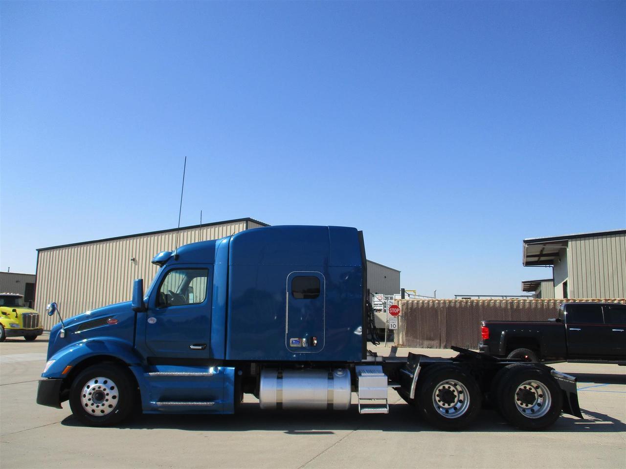 2022 Peterbilt 579 80&quot; Mid Roof Fargo ND