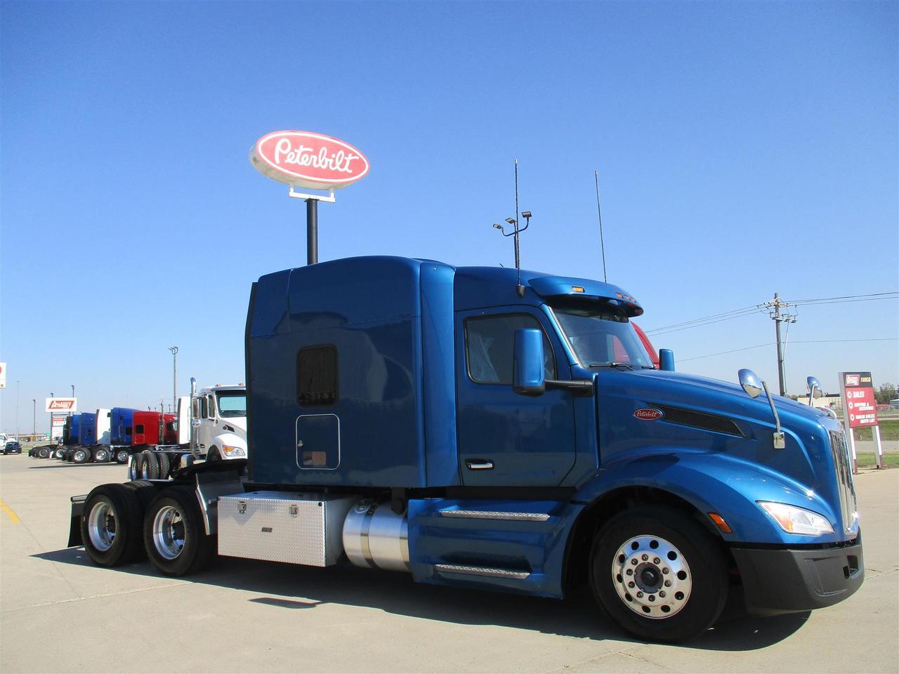 2022 Peterbilt 579 80&quot; Mid Roof Fargo ND