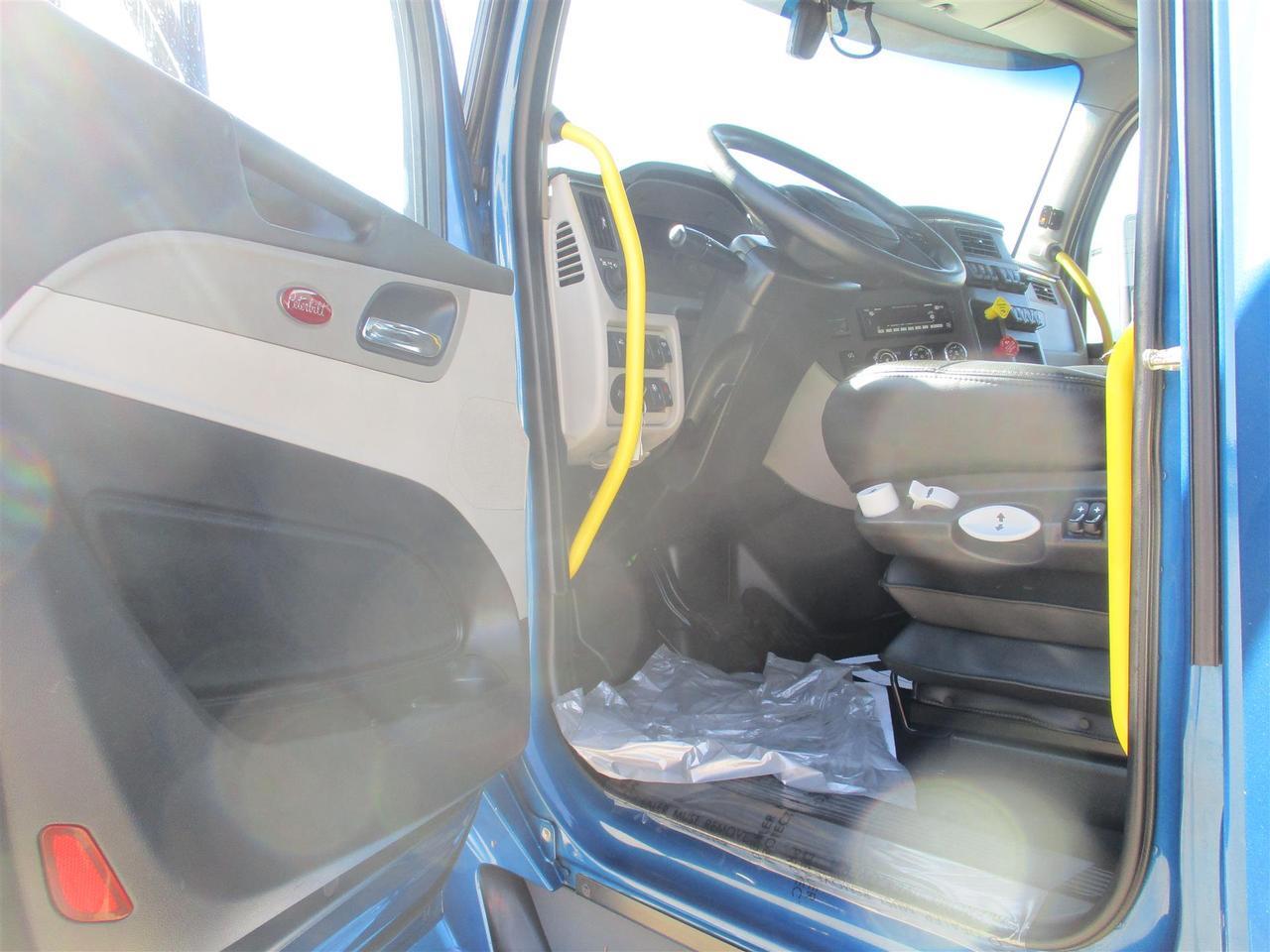 2022 Peterbilt 579 80&quot; Mid Roof Fargo ND