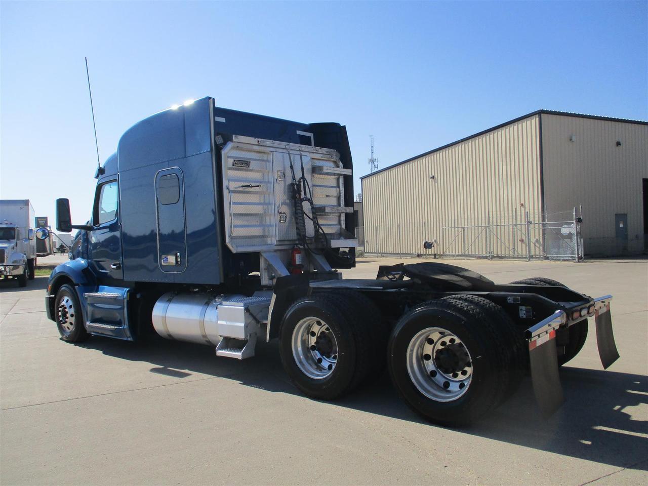 2022 Peterbilt 579 80&quot; Mid Roof Fargo ND