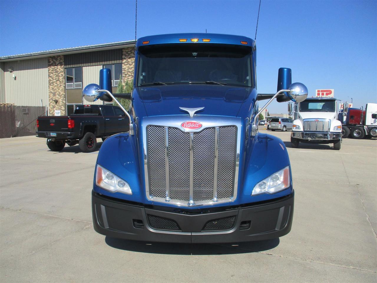 2022 Peterbilt 579 80&quot; Mid Roof Fargo ND