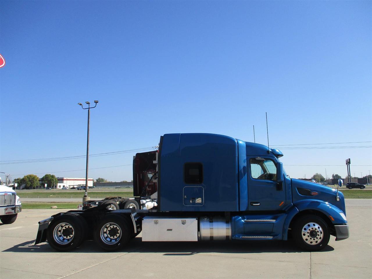 2022 Peterbilt 579 80&quot; Mid Roof Fargo ND