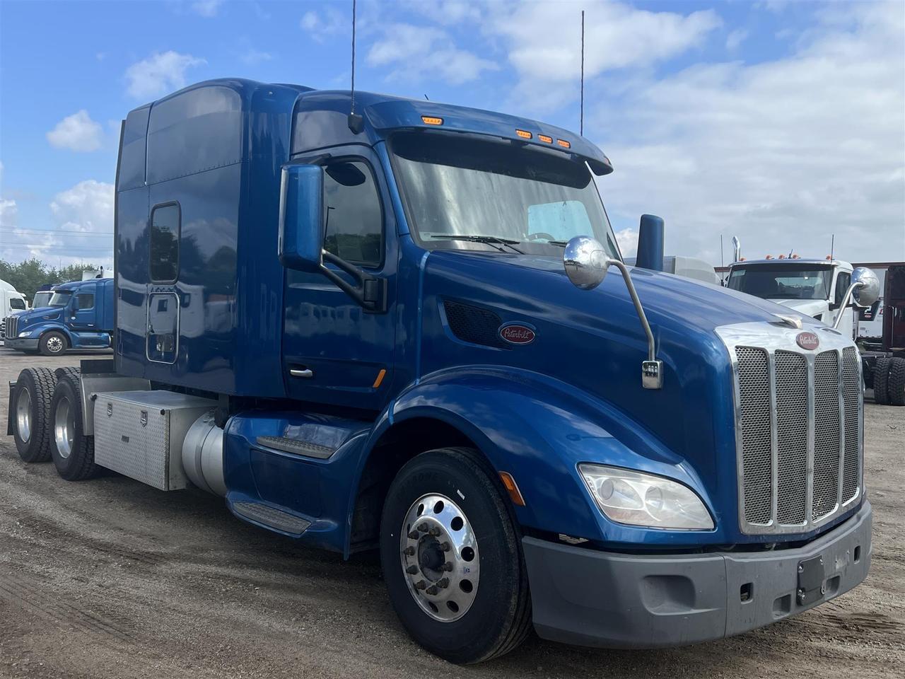 2022 Peterbilt 579 80&quot; Mid Roof Fargo ND