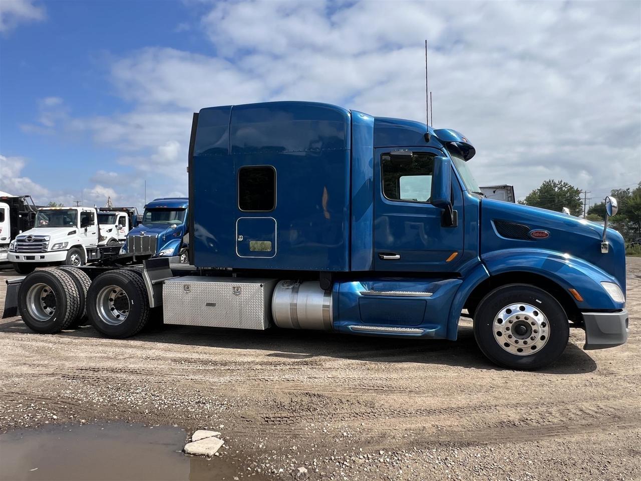 2022 Peterbilt 579 80&quot; Mid Roof Fargo ND