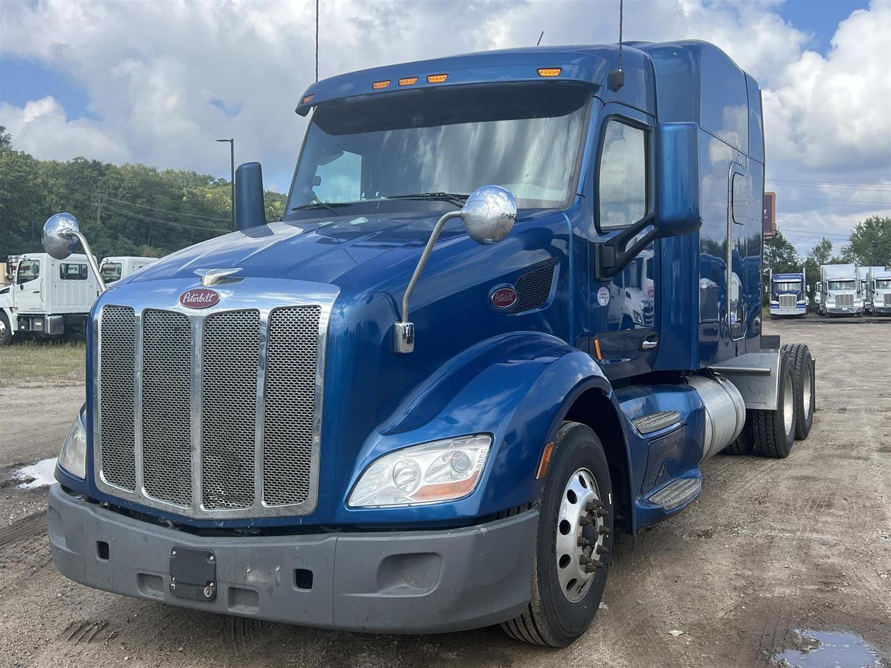 2022 Peterbilt 579 80&quot; Mid Roof Fargo ND