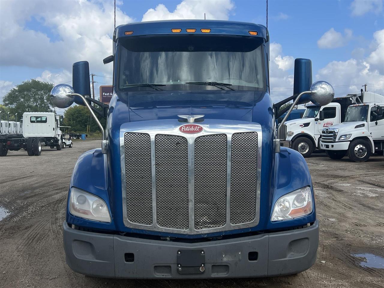 2022 Peterbilt 579 80&quot; Mid Roof Fargo ND