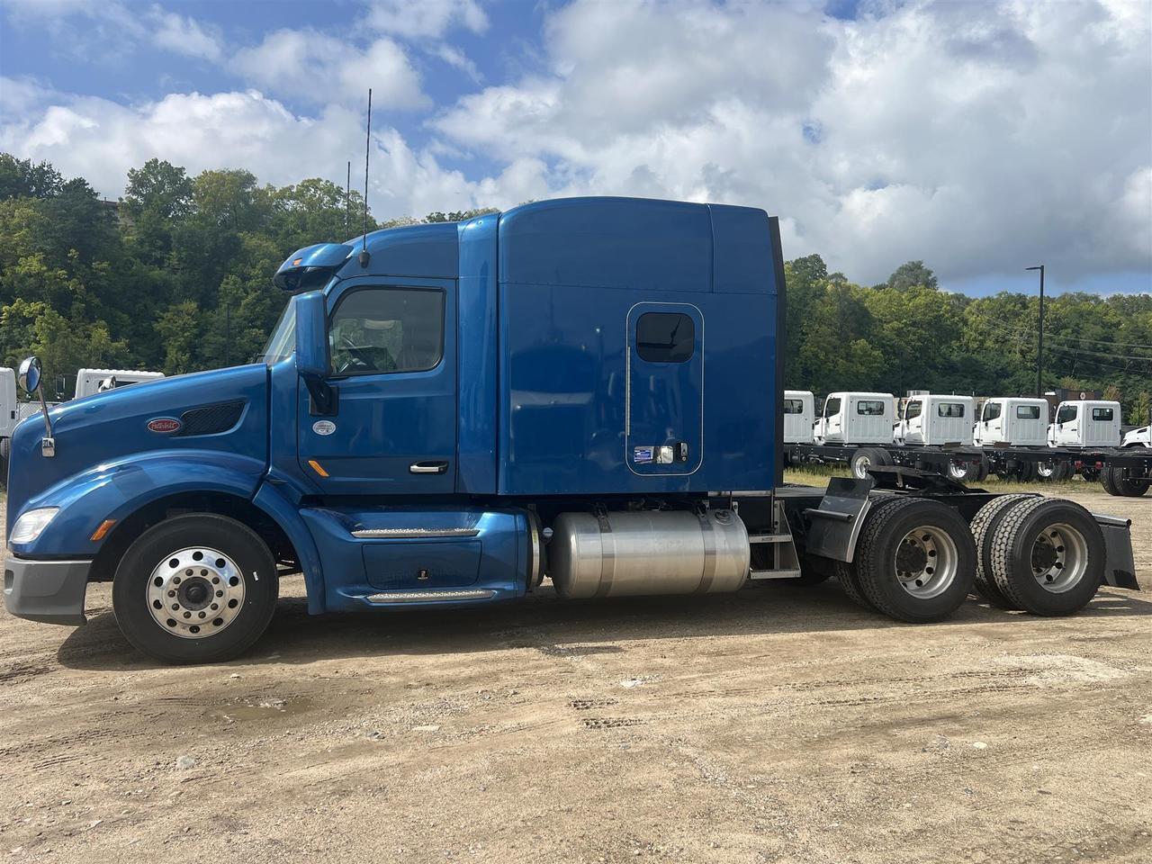 2022 Peterbilt 579 80&quot; Mid Roof Fargo ND