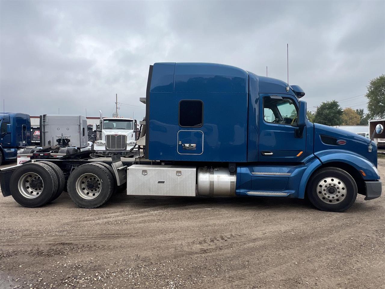 2022 Peterbilt 579 80&quot; Mid Roof South St. Paul MN