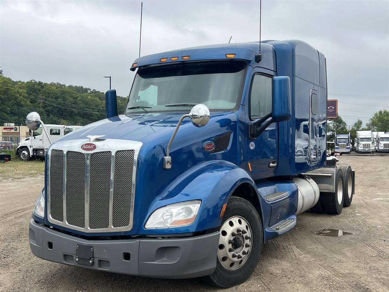 2022 Peterbilt 579 80&quot; Mid Roof South St. Paul MN