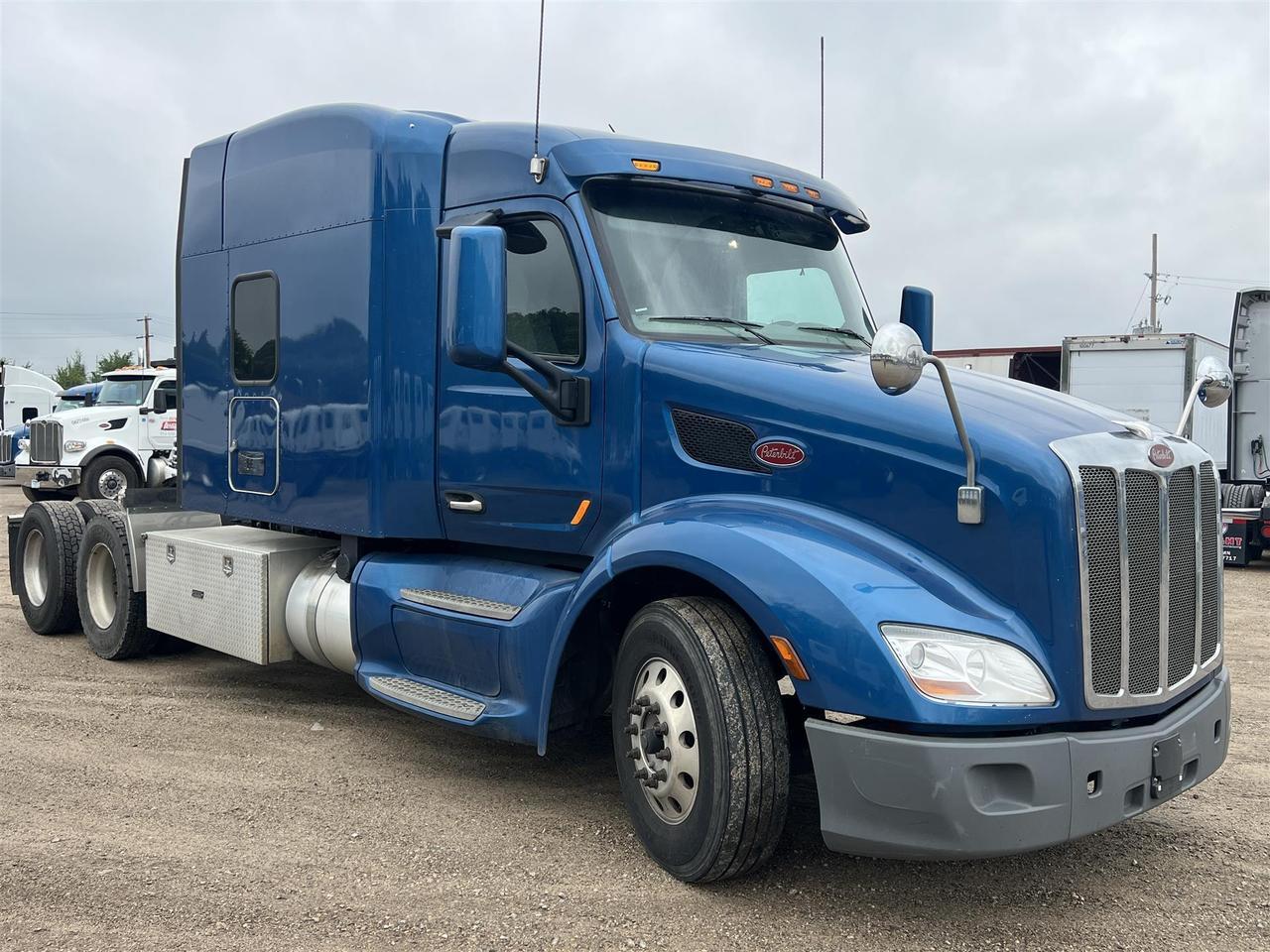 2022 Peterbilt 579 80&quot; Mid Roof South St. Paul MN