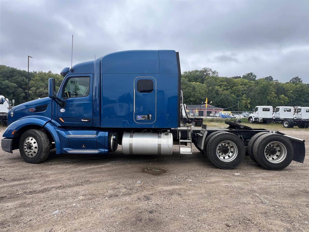 2022 Peterbilt 579 80&quot; Mid Roof South St. Paul MN