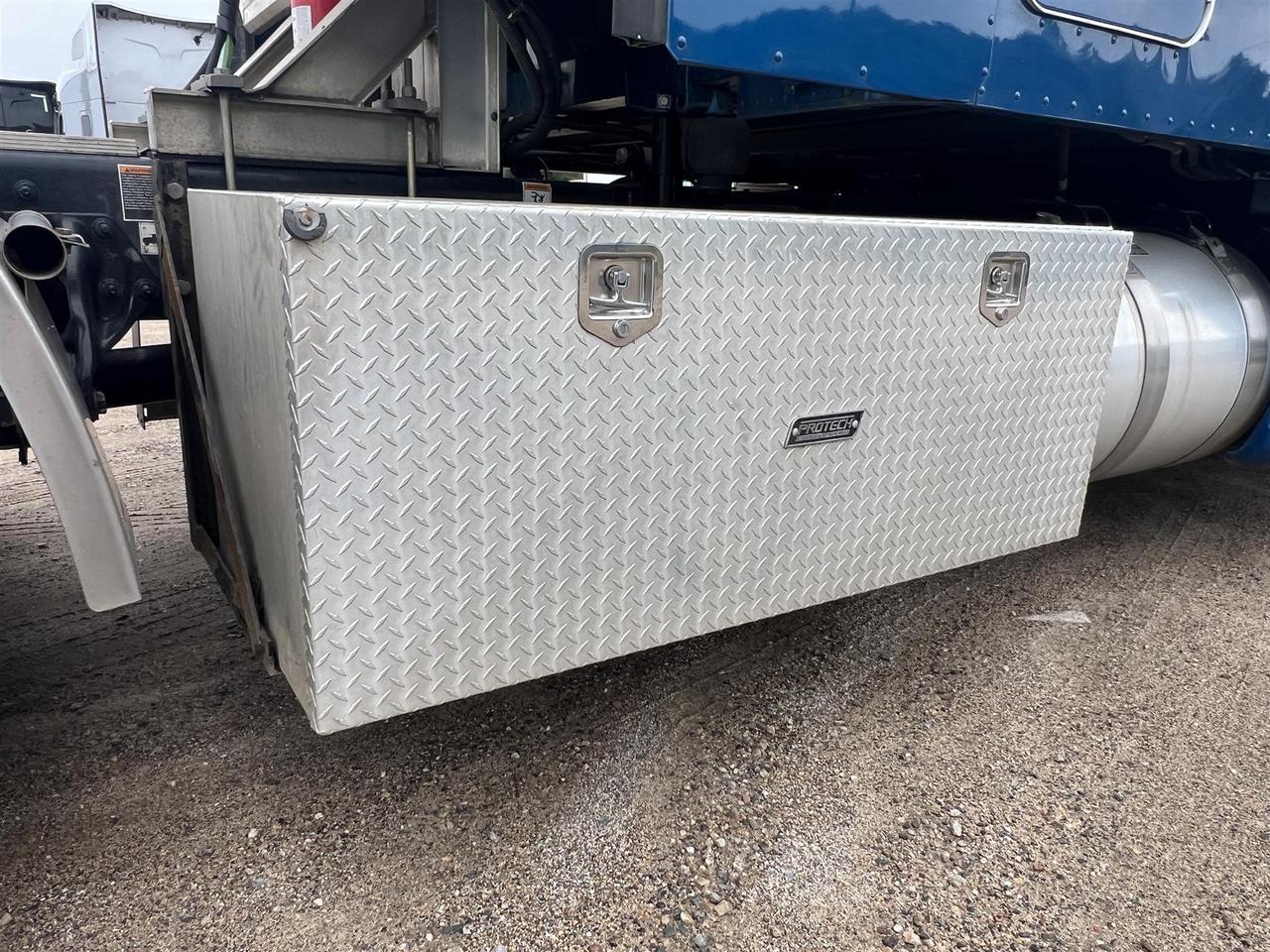 2022 Peterbilt 579 80&quot; Mid Roof South St. Paul MN