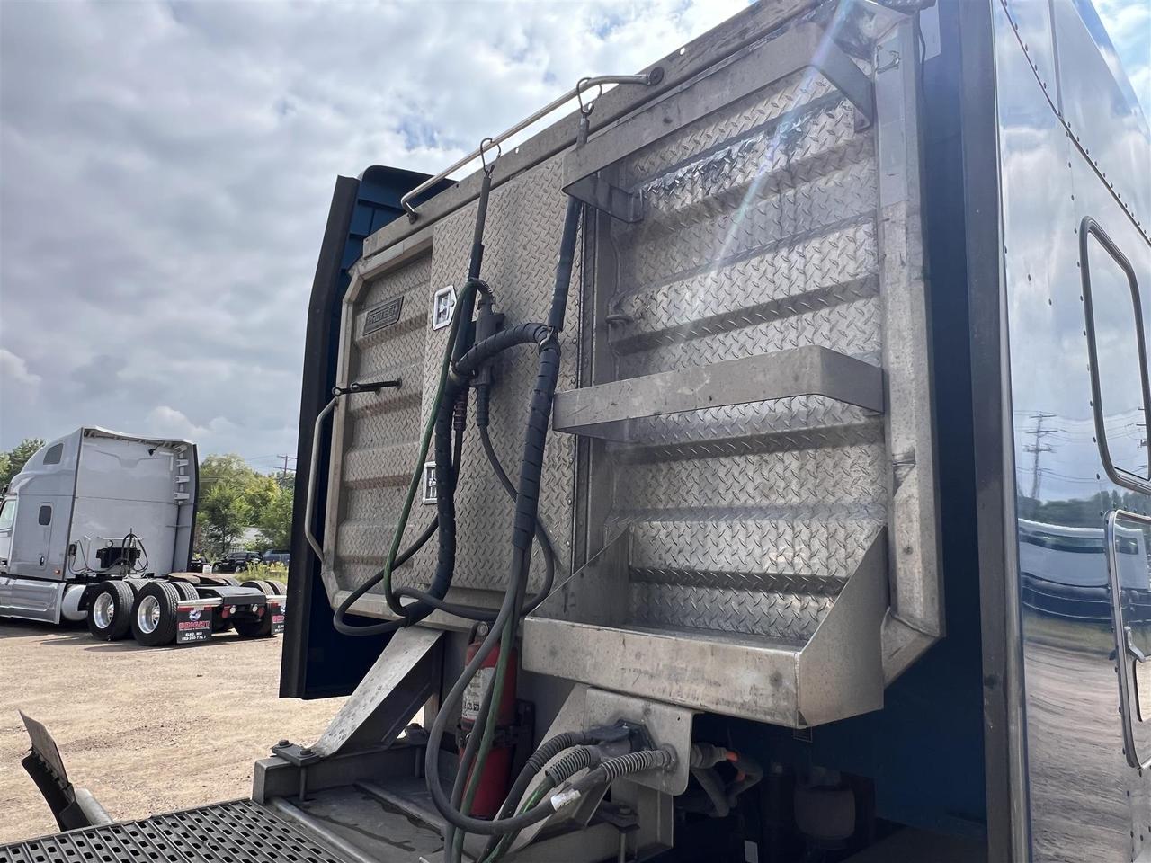 2022 Peterbilt 579 80&quot; Mid Roof South St. Paul MN