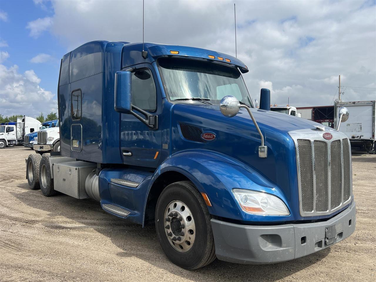 2022 Peterbilt 579 80&quot; Mid Roof South St. Paul MN