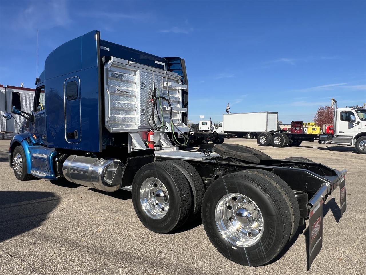 2022 Peterbilt 579 80&quot; Mid Roof South St. Paul MN
