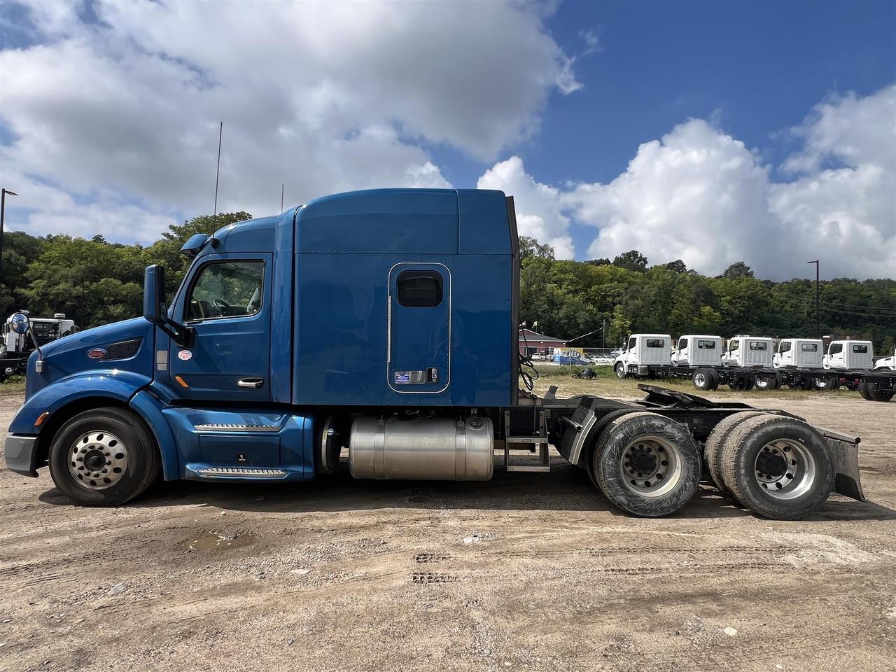 2022 Peterbilt 579 80&quot; Mid Roof South St. Paul MN