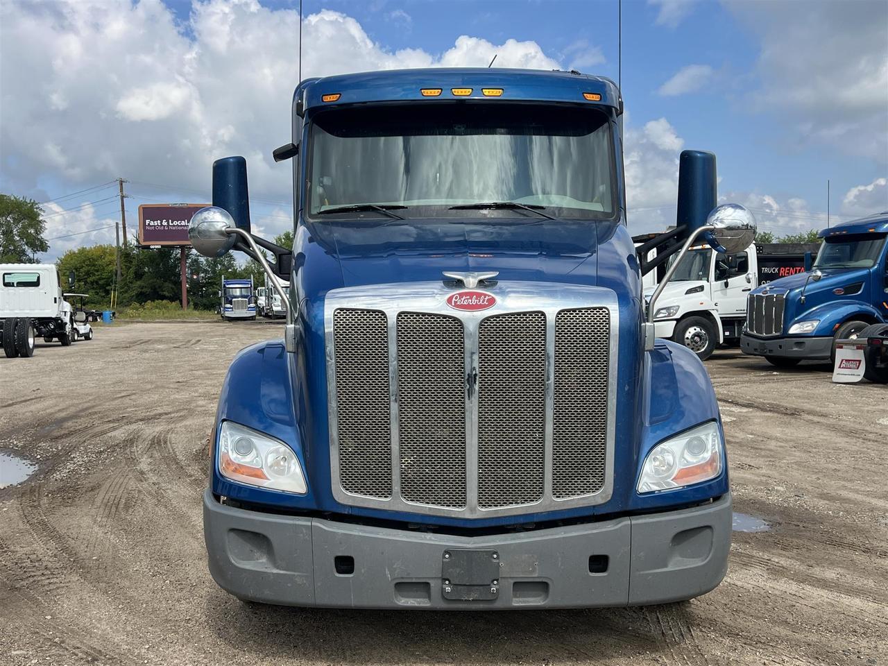2022 Peterbilt 579 80&quot; Mid Roof South St. Paul MN