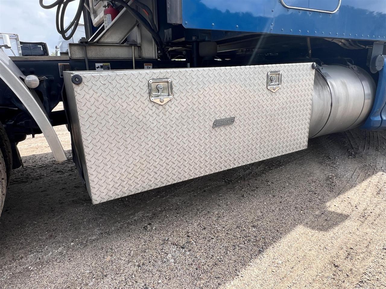 2022 Peterbilt 579 80&quot; Mid Roof South St. Paul MN