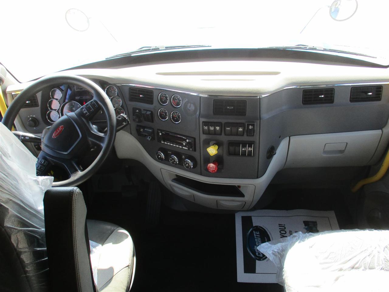 2022 Peterbilt 579 80" Mid Roof South St. Paul MN