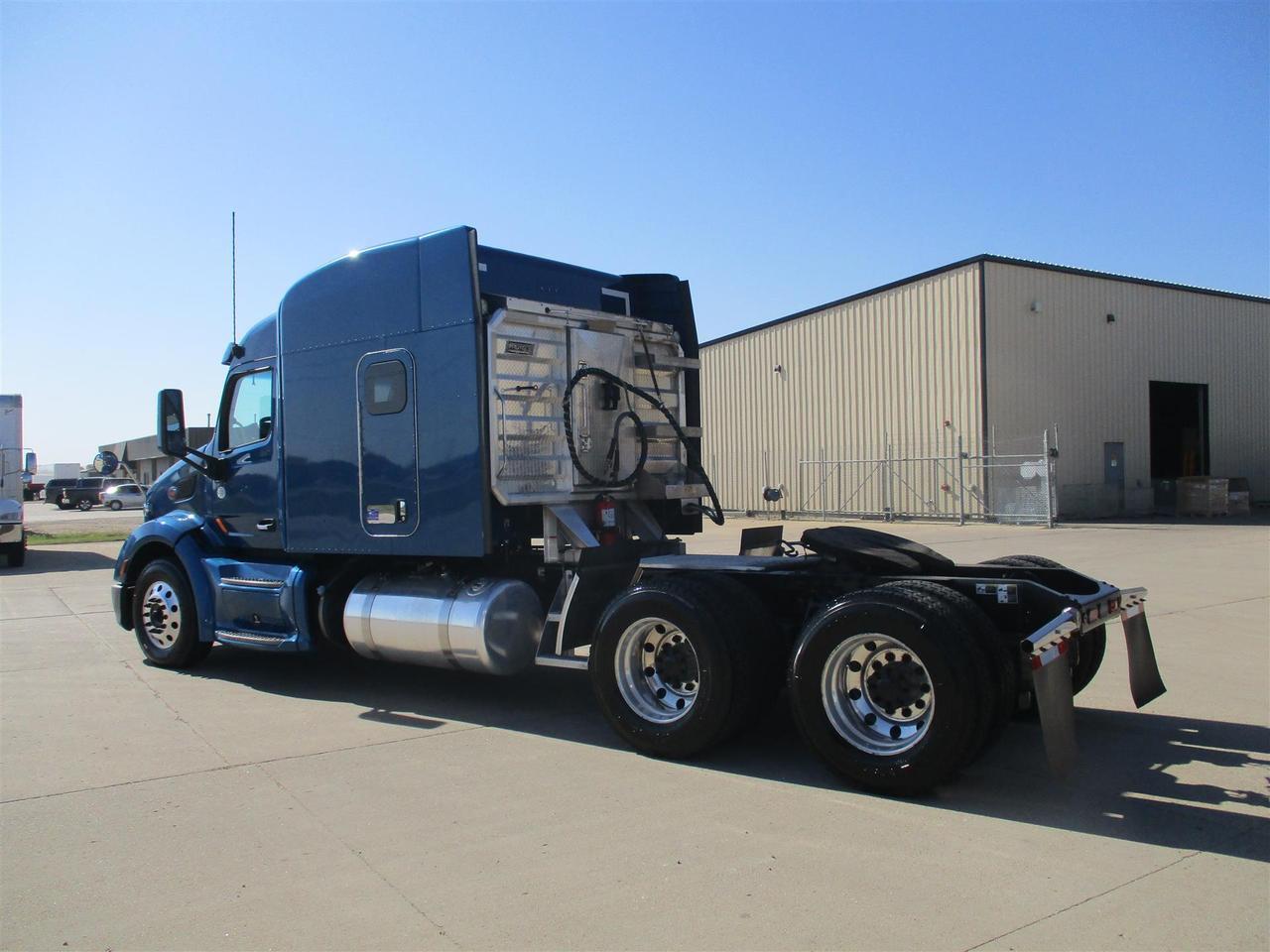 2022 Peterbilt 579 80" Mid Roof South St. Paul MN