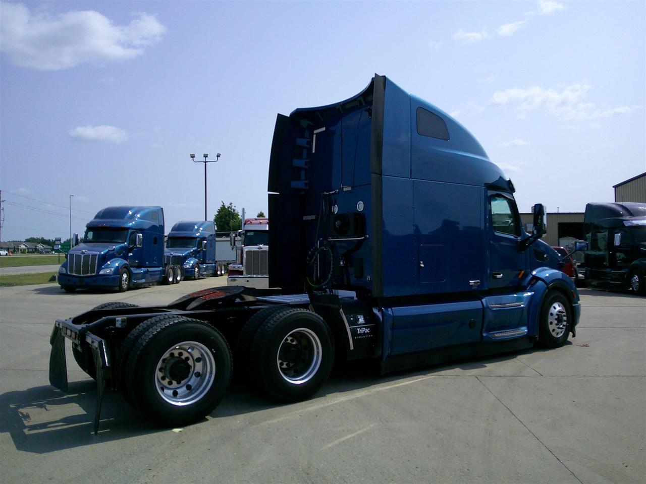 2022 Peterbilt 579 80" Ultraloft Eau Claire WI