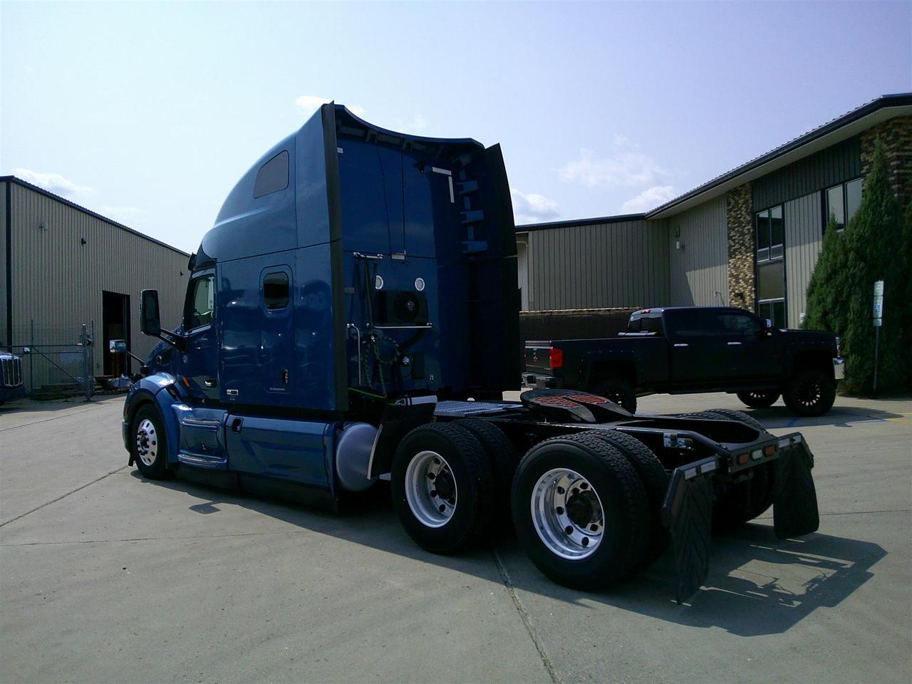 2022 Peterbilt 579 80" Ultraloft Eau Claire WI