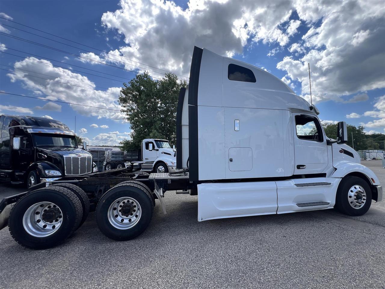 2022 Peterbilt 579 Ultraloft Rochester MN