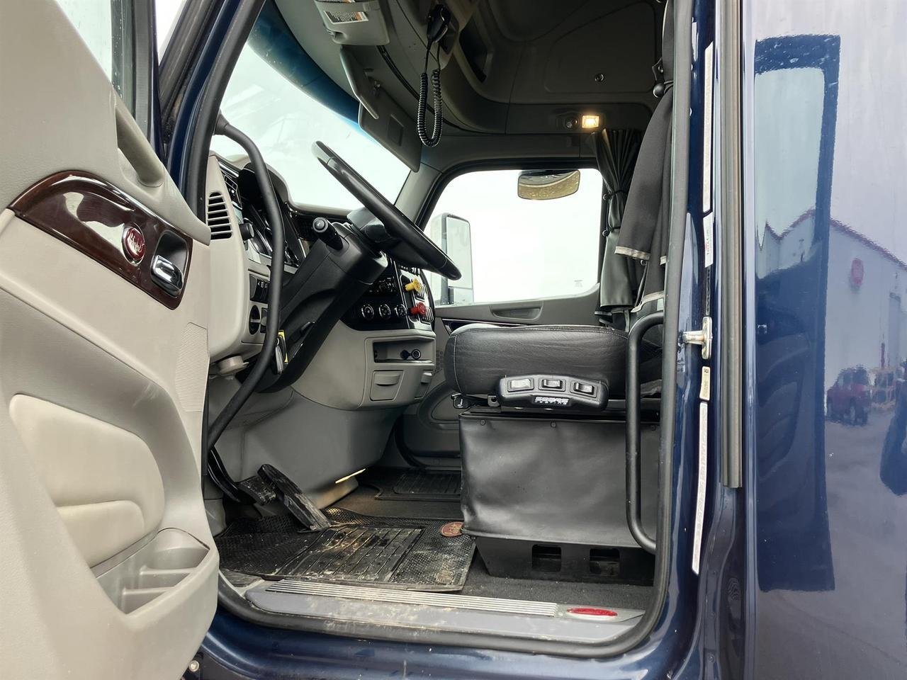 2022 Peterbilt 579 Ultraloft Rochester MN