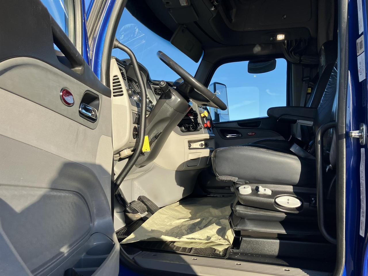 2022 Peterbilt 579 Ultraloft Rochester MN