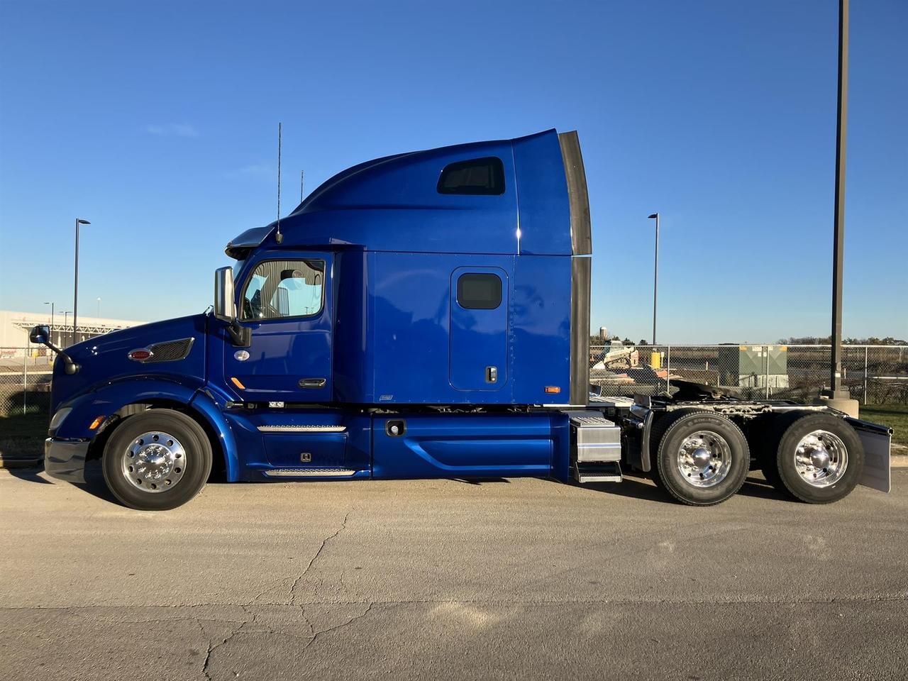 2022 Peterbilt 579 Ultraloft South St. Paul MN