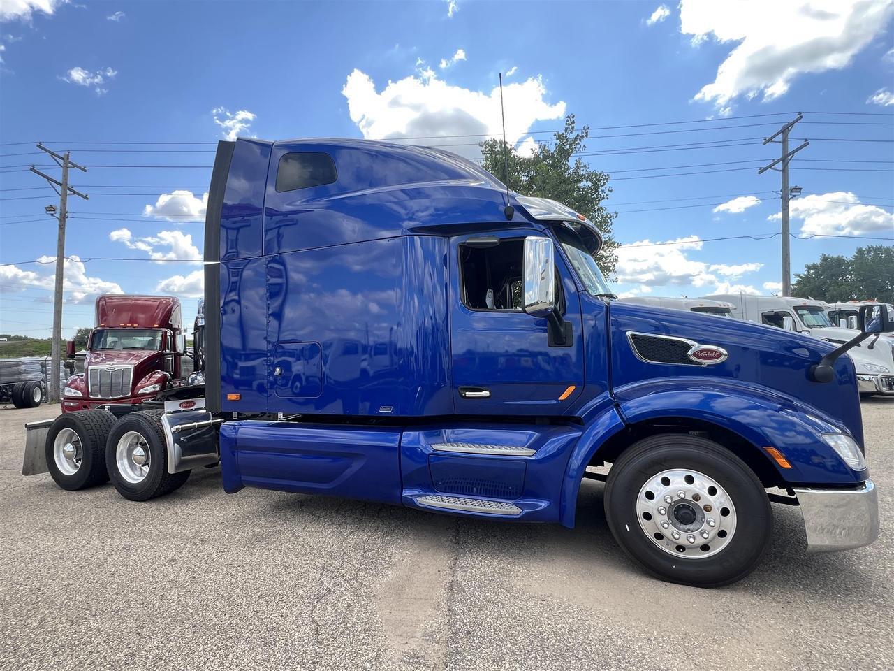 2022 Peterbilt 579 Ultraloft South St. Paul MN