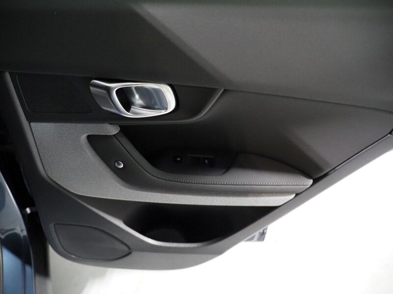 2022 Polestar 2 Long Range Dual Motor AWD *PERFORMANCE PKG, PILOT PKG, NAVIGATION, SAFETY ALERTS, ADAPTIVE CRUISE, 360 VIEW CAMERAS, COLOR TOUCHSCREEN, HEATED SEATS, 20 INCH WHEELS, APPLE Round Rock TX