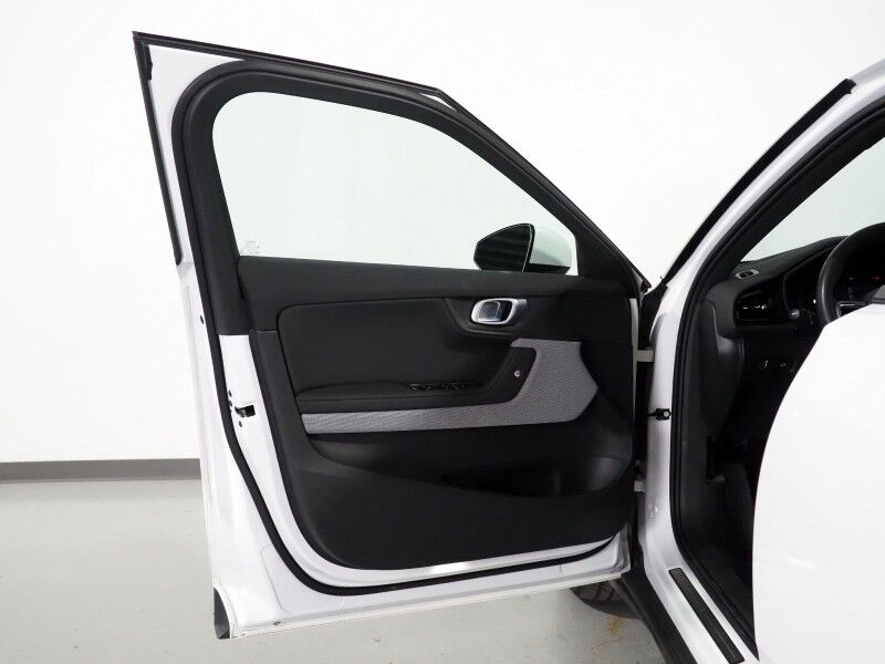 2022 Polestar 2 Long Range Dual Motor AWD *PLUS & PILOT PKGS, NAVIGATION, SAFETY ALERTS, ADAPTIVE CRUISE, 360 VIEW CAMERAS, PANORAMA MOONROOF, HEATED SEATS/STEERING, HARMAN/KARDON, ANDROID & APPLE Round Rock TX