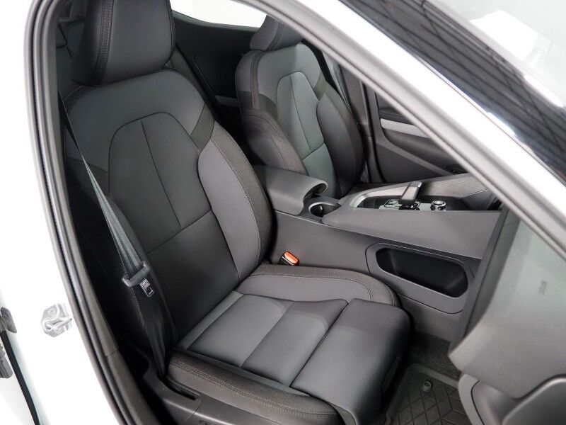 2022 Polestar 2 Long Range Dual Motor AWD *PLUS & PILOT PKGS, NAVIGATION, SAFETY ALERTS, ADAPTIVE CRUISE, 360 VIEW CAMERAS, PANORAMA MOONROOF, HEATED SEATS/STEERING, HARMAN/KARDON, ANDROID & APPLE