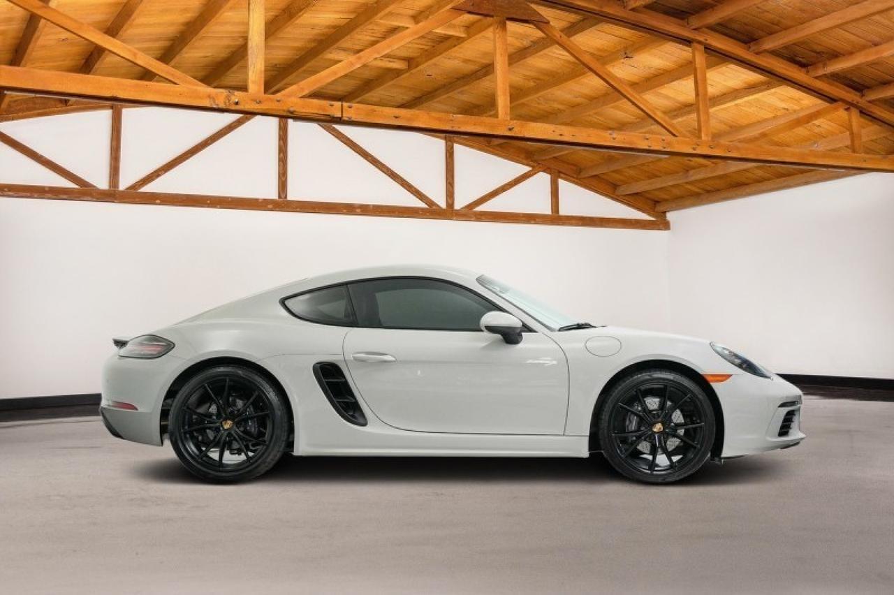 2022 Porsche Cayman Base T photo 6
