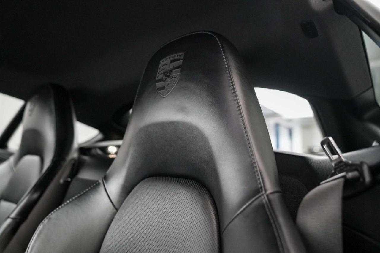 2022 Porsche Cayman Base T photo 24